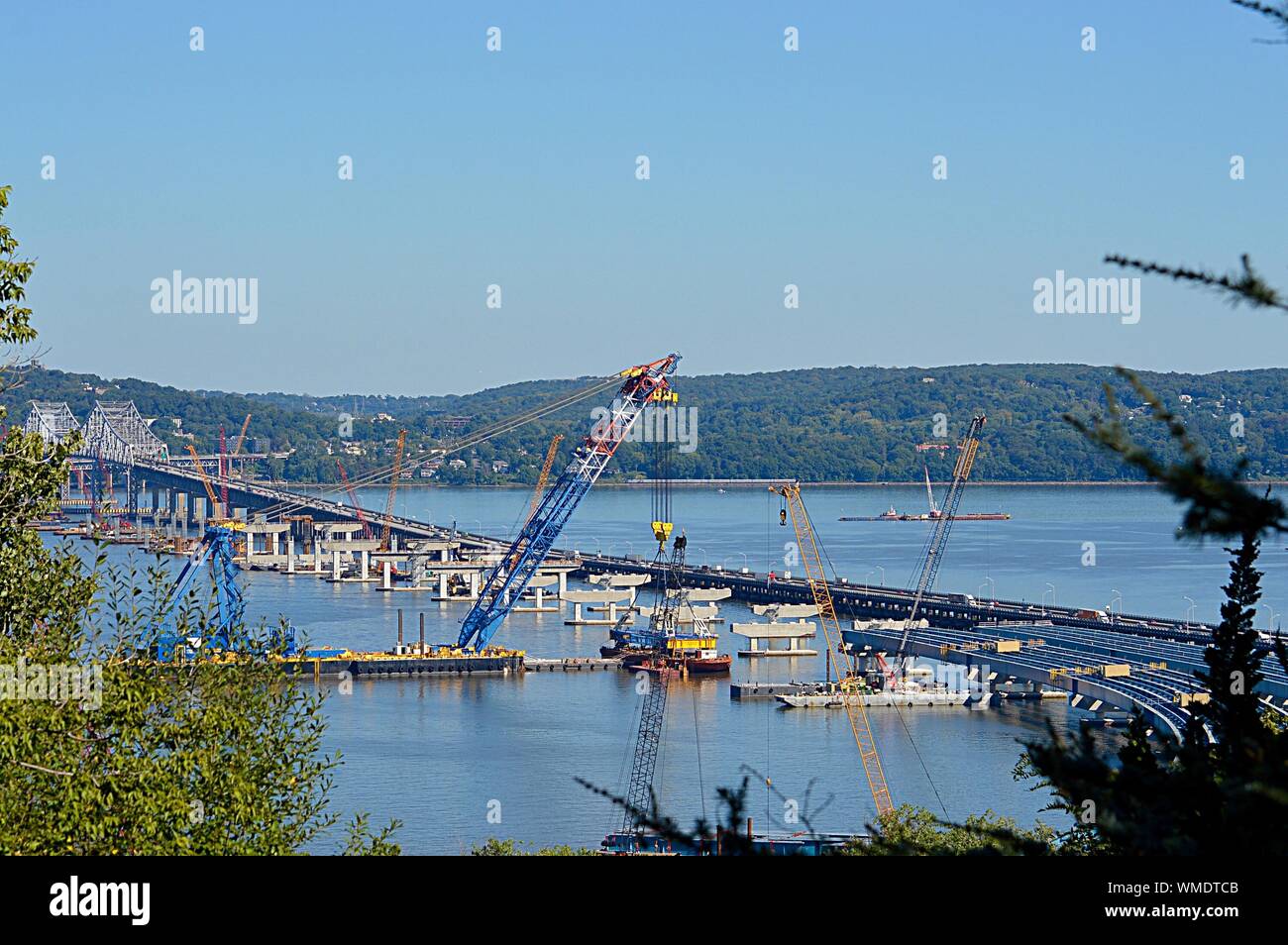 Pont Tappan Zee sur Hudson River contre Ciel clair Banque D'Images
