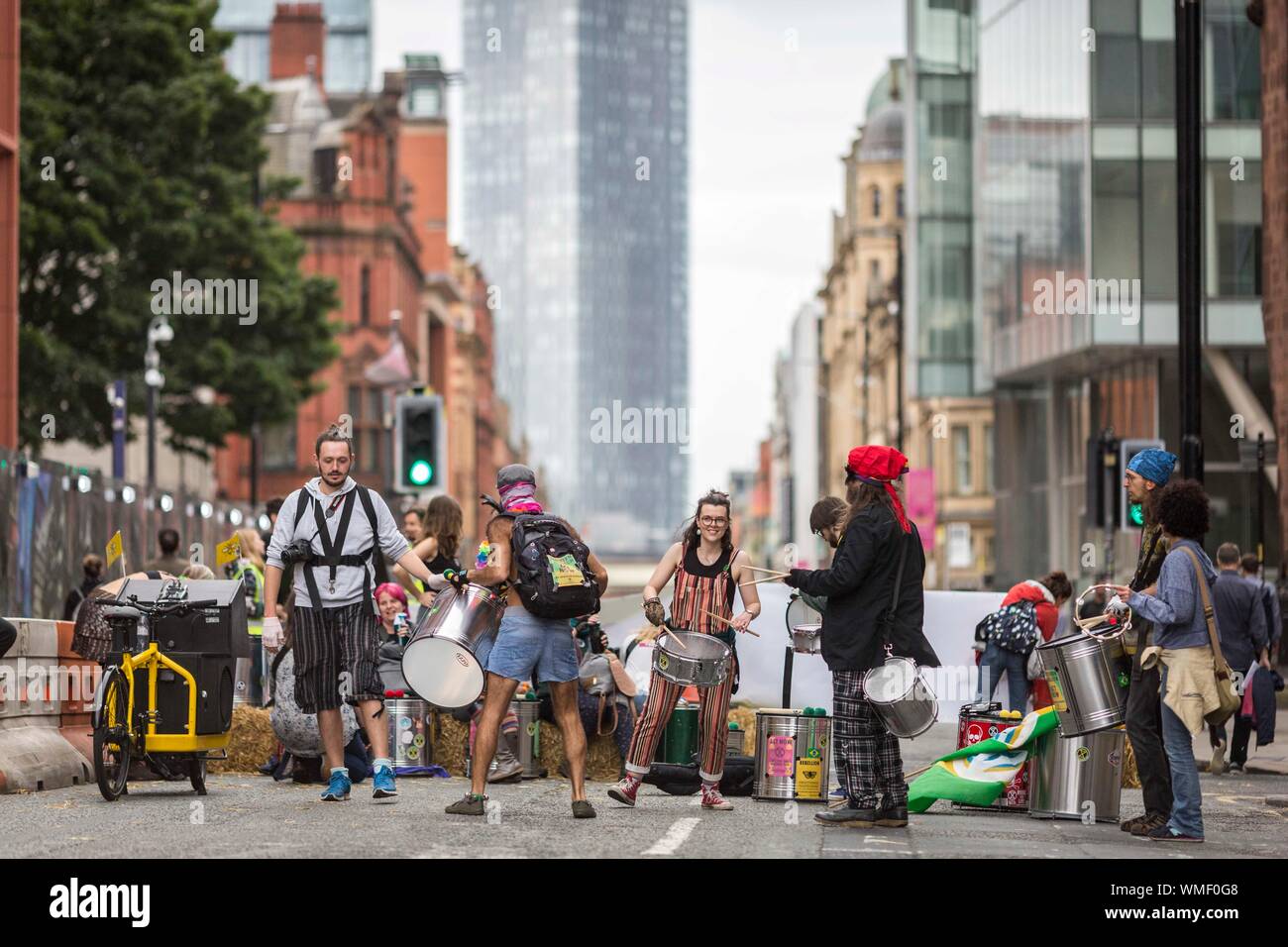 Extinction les manifestants de la rébellion occupent aujourd'hui Deansgate dans le centre-ville de Manchester (Vendredi 30 août 2019) Banque D'Images