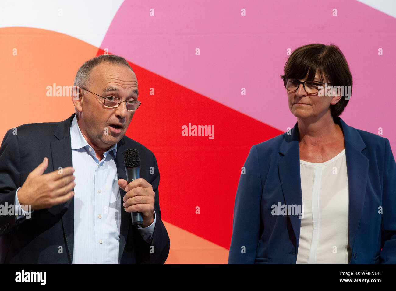 Norbert WALTER-BORJANS, ancien ministre des Finances NRW, et Saskia ESKEN, à leur discours, conférence régionale sur la présentation des candidats à la présidence du parti SPD, Kongresszentrum Saarbruecken, 04.09.2019. Dans le monde d'utilisation | Banque D'Images