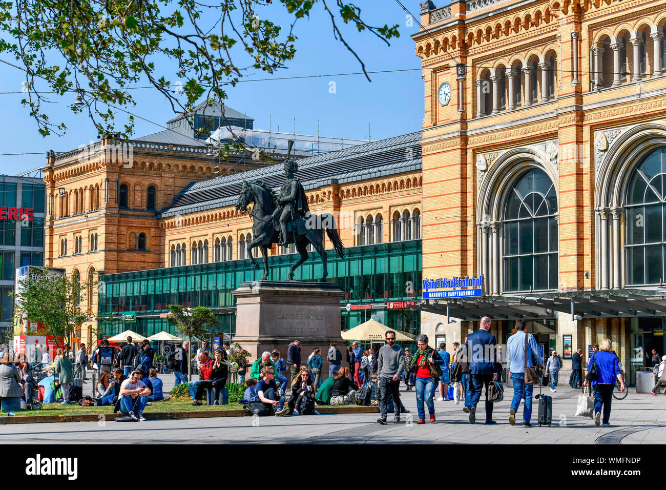 Reiterstandbild Koenig, Ernst August I., Hauptbahnhof, Ernst-August-Platz, Hannover, Allemagne, Deutschland Banque D'Images