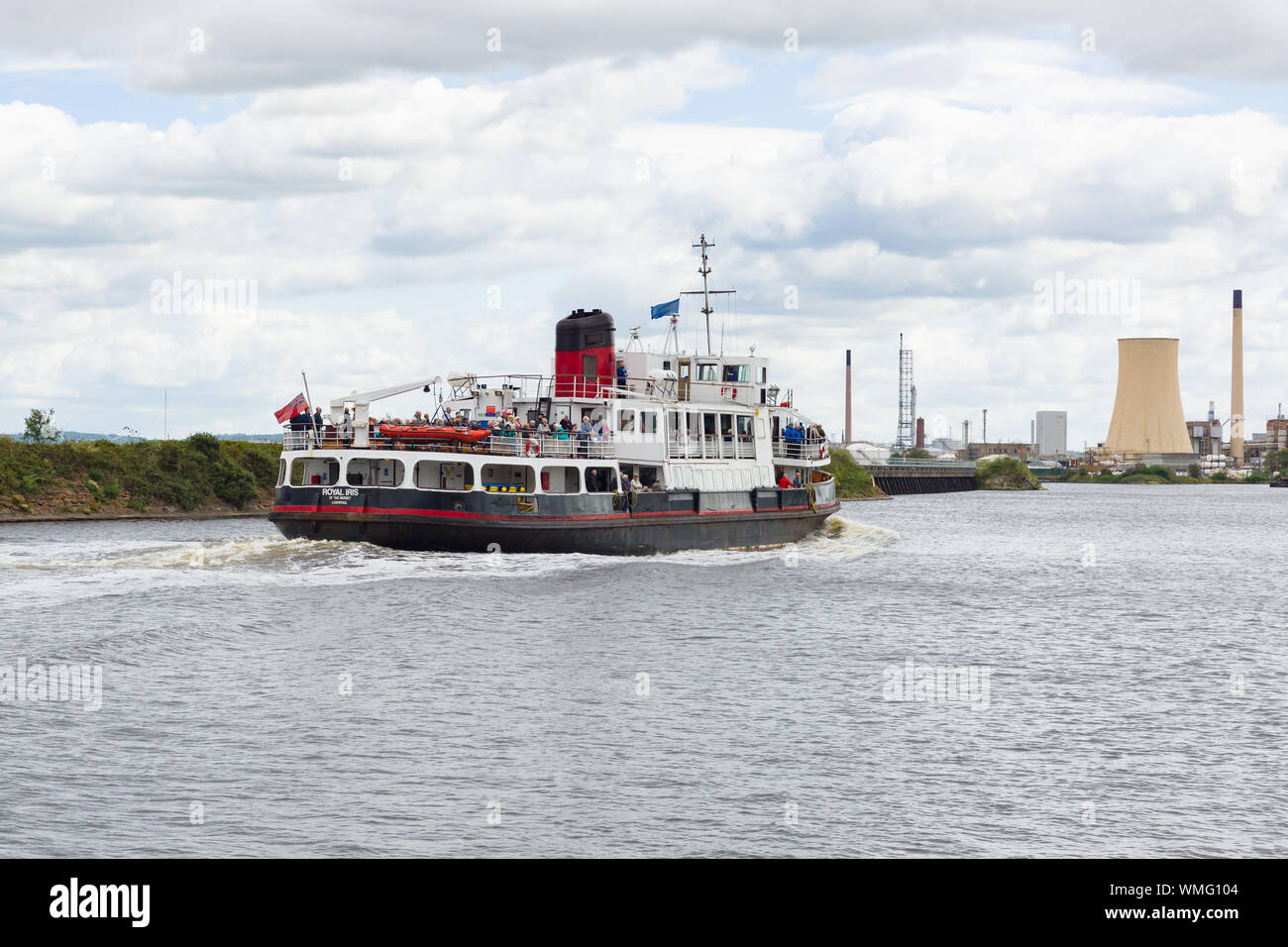 Le MV de la Mersey Iris Royal en prenant les touristes sur un voyage vers le bas le Manchester Ship Canal à Ellesmere Port Banque D'Images