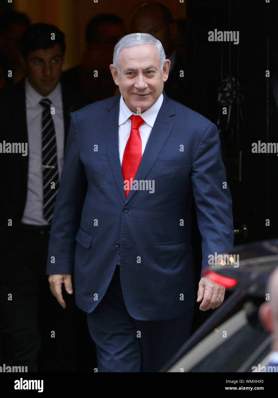Le premier ministre israélien Benjamin Netanyahu en laissant 10 Downing Street, Londres après des entretiens avec le premier ministre Boris Johnson. Banque D'Images