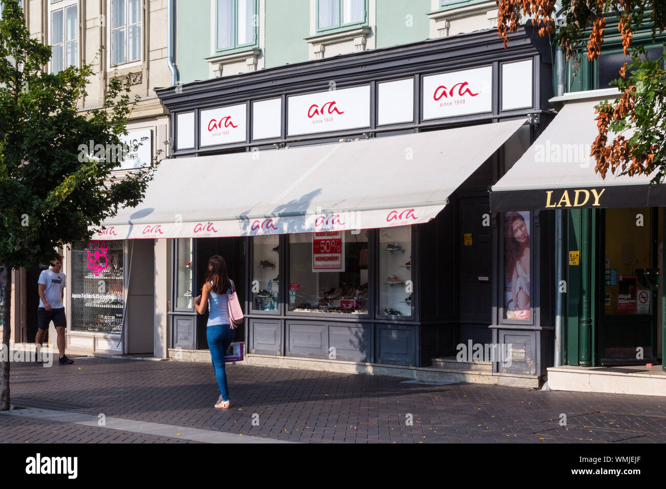 Magasin de chaussures Ara shopfront dans Várkerület, Sopron, Hongrie Banque D'Images