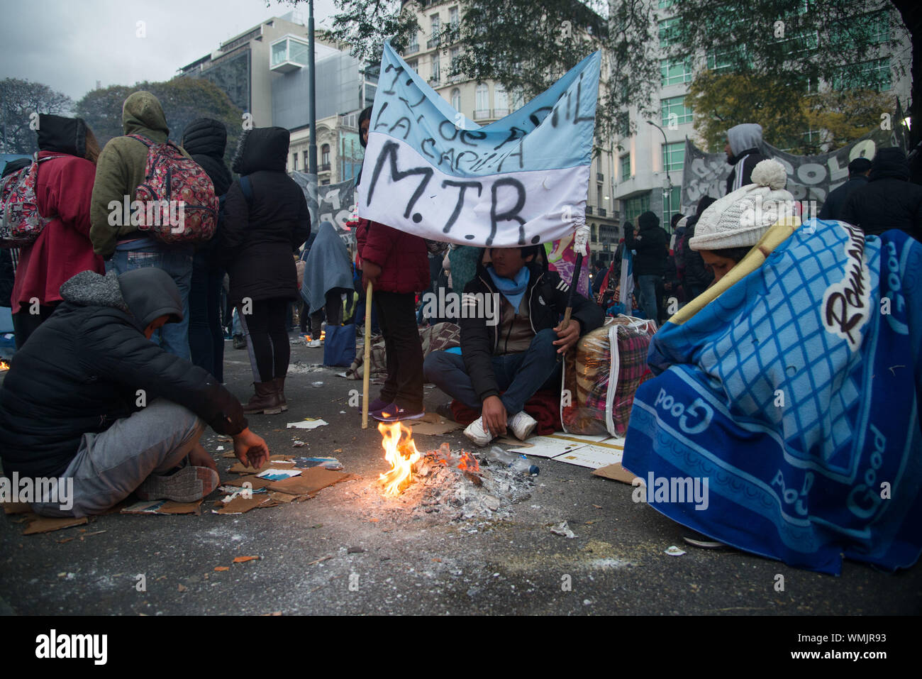 Buenos Aires, Argentine. 05 Sep, 2019. Les gens de protester contre un camp sur l'Avenue 9 de Julio, en face du ministère de Développement Social, appelant à une crise alimentaire dans la région de Buenos Aires, Argentine, le jeudi 5 septembre 2019. Crédit : Mario De Fina/FotoArena/Alamy Live News Banque D'Images