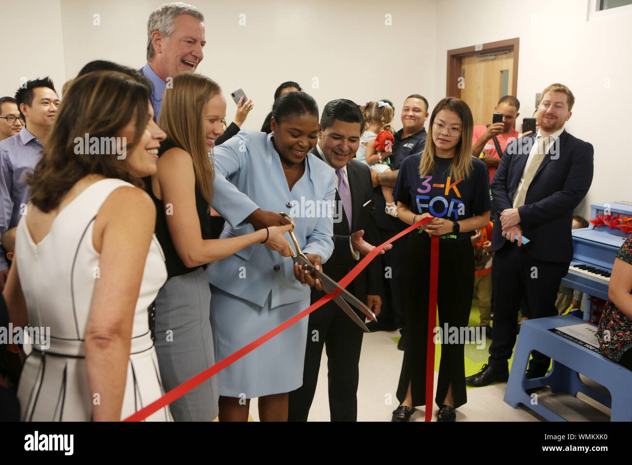 Staten Island, New York, USA. 12Th Mar, 2019. Maire de la ville de New York, Bill De Blasio et New York City le chancelier de l'école Richard Carranza et d'autres à accueillir des étudiants à la cérémonie d'inauguration de la 3-K pour tous tenue à la Richmond Centre pré-K le 5 septembre 2019 à Staten Island, à New York. Credit : Mpi43/media/Alamy Punch Live News Banque D'Images