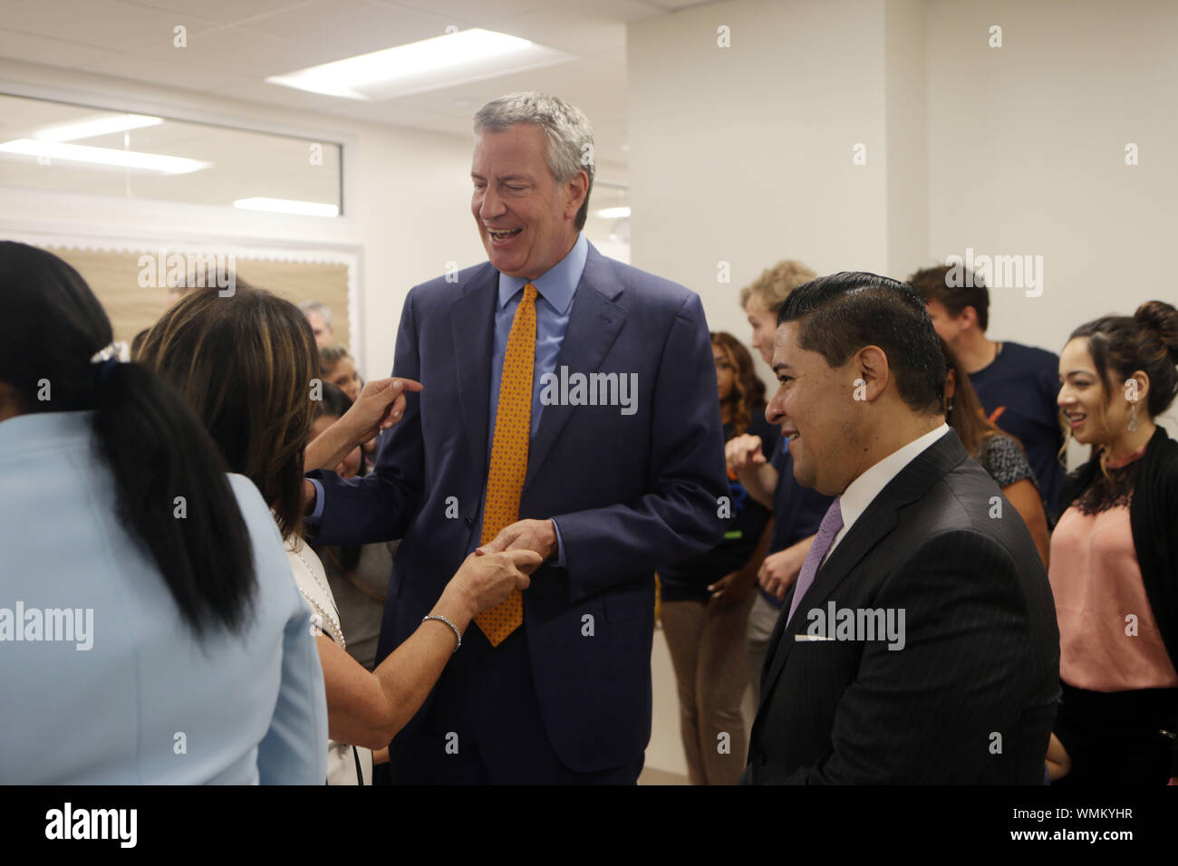 Staten Island, New York, USA. 12Th Mar, 2019. Maire de la ville de New York, Bill De Blasio et New York City le chancelier de l'école Richard Carranza et d'autres à accueillir des étudiants à la cérémonie d'inauguration de la 3-K pour tous tenue à la Richmond Centre pré-K le 5 septembre 2019 à Staten Island, à New York. Credit : Mpi43/media/Alamy Punch Live News Banque D'Images