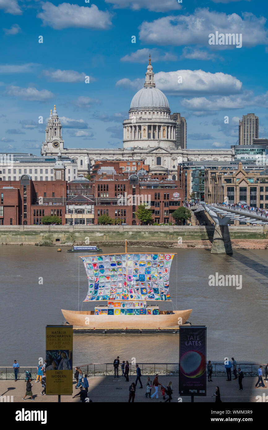 Londres, Royaume-Uni. 12Th Mar 2019. La Fondation d'Art de Kabakov et Action Changer mettre le navire de la tolérance à Londres comme la pièce maîtresse de l'installation d'art 2019 Thames totalement. Le navire de la tolérance est un projet d'art international créé par Ilya et Emilia Kabakov. Lancée pour la première fois en Égypte en 2005, le navire de la tolérance a par la suite été créé à Venise, San Moritz, Sharjah, Miami, La Havane, Moscou, New York, Genève, Rome et Rostock. Le projet a reçu le prestigieux Prix Cartier pour le meilleur projet d'art de l'année en 2010. Crédit : Guy Bell/Alamy Live News Banque D'Images