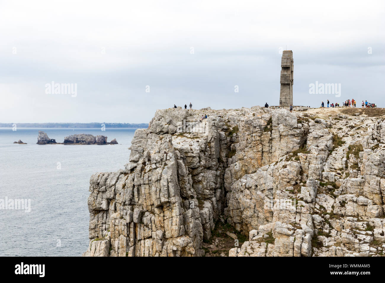 Pointe de Pen-Hir, France, monument aux Bretons de la France libre à un promontoire sur la presqu'île de Crozon Banque D'Images