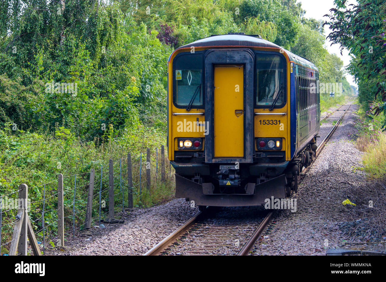 Class 153 DMU Sprinter arrivant à Barton-sur-Humber, Yorkshire Banque D'Images