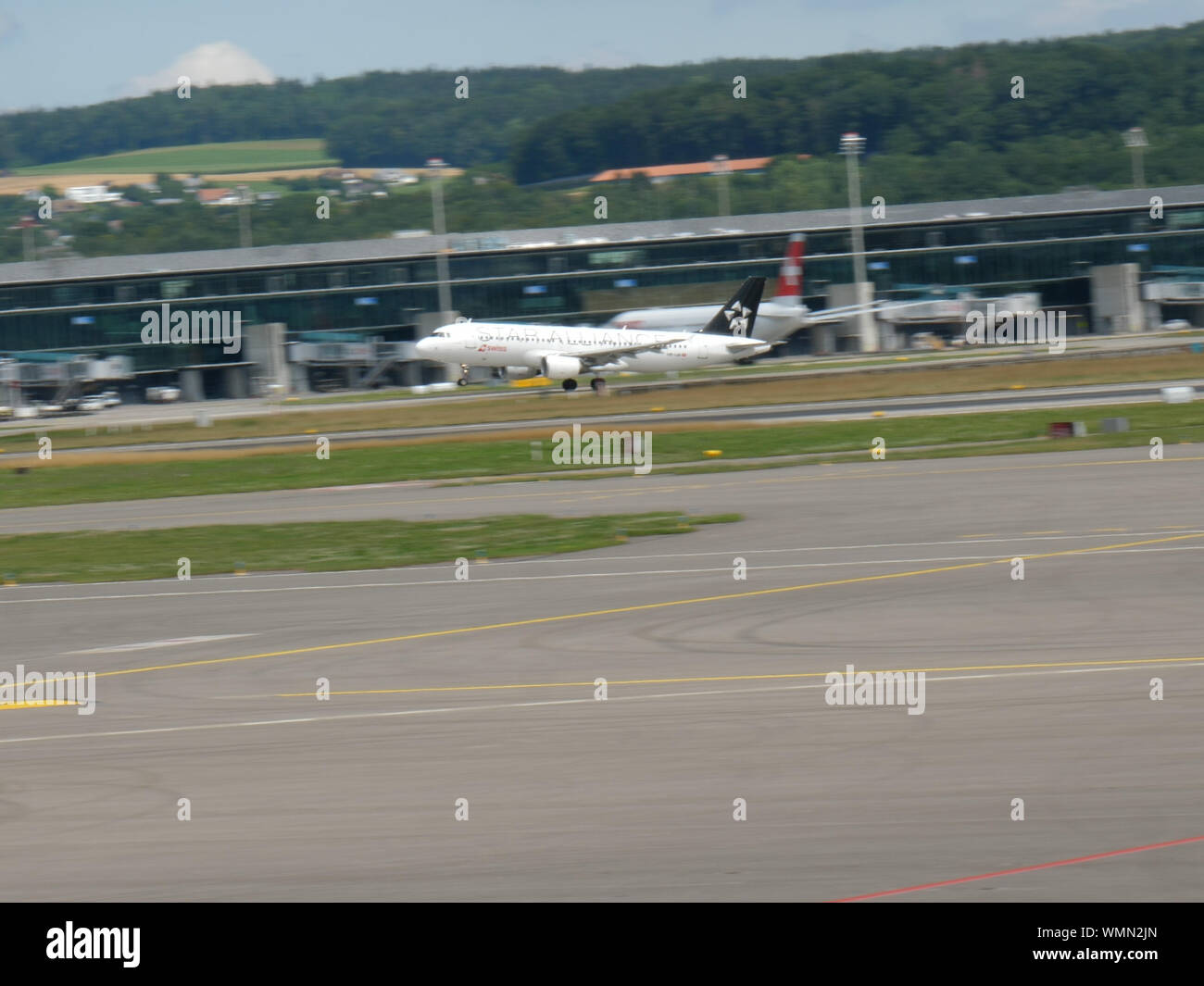 Star Alliance suisse d'un avion à l'aéroport de Zürich Banque D'Images