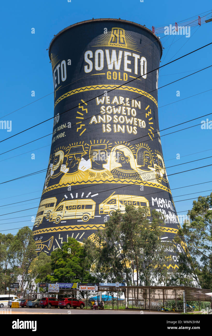 Fresque sur l'un des tours d'Orlando, le cooliing tours d'une centrale électrique désaffectée, Soweto, Johannesburg, Afrique du Sud Banque D'Images