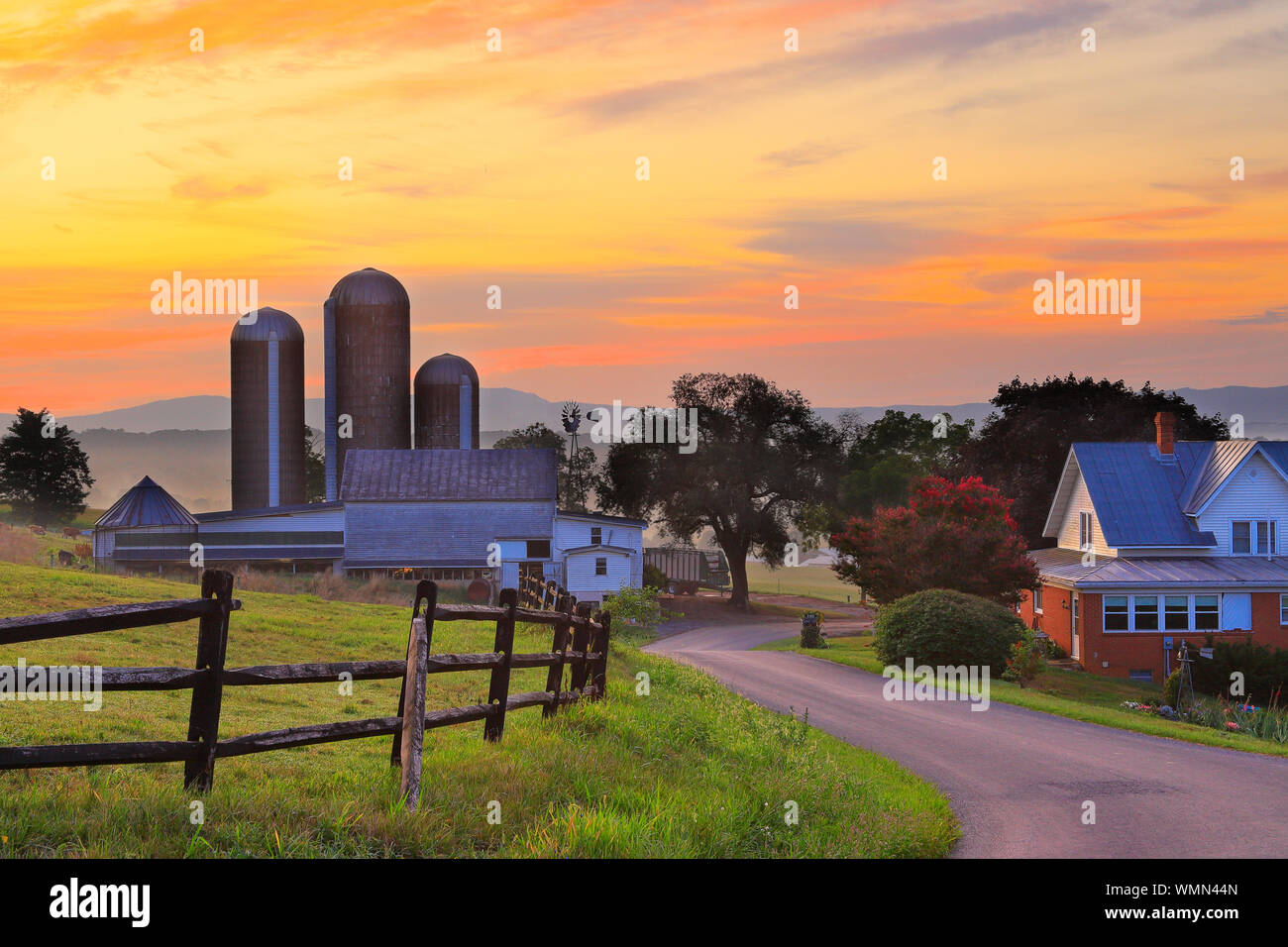 Le lever du soleil, Dayton, vallée de Shenandoah, en Virginie, USA Banque D'Images