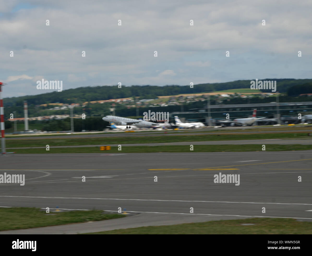 Star Alliance suisse d'un avion à l'aéroport de Zürich Banque D'Images