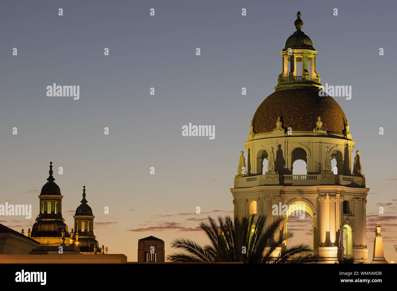 Belle image de l'ain tour de l'Hôtel de Ville de Pasadena au crépuscule. Banque D'Images