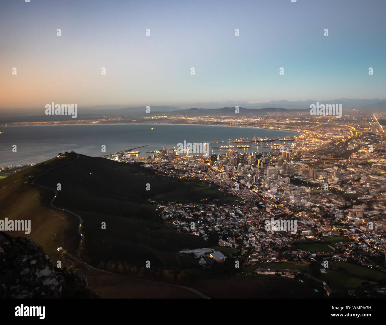 Une vue aérienne de la capitale législative d'Afrique du Sud, la ville pittoresque de Cape Town Banque D'Images