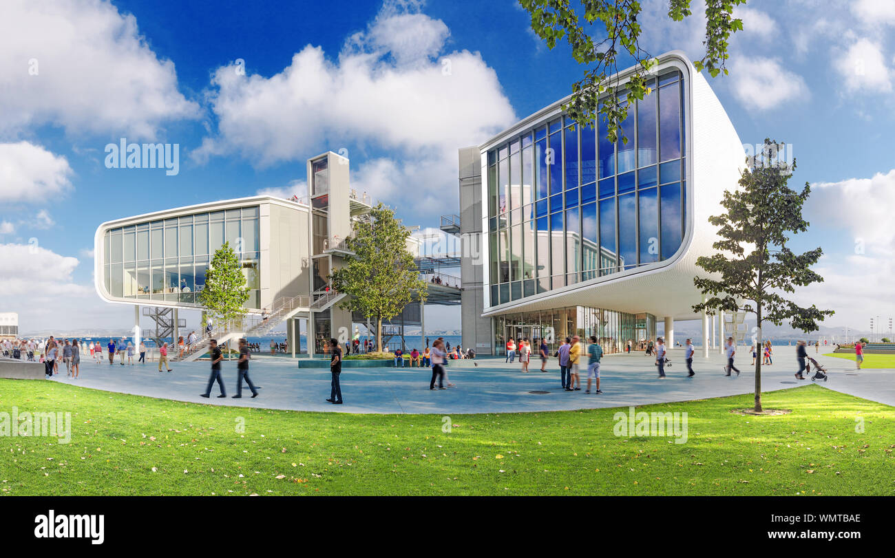 Architecture moderne dans le paysage de la ville et les jardins et les parcs.Botín bâtiment à Santander, Espagne. Banque D'Images