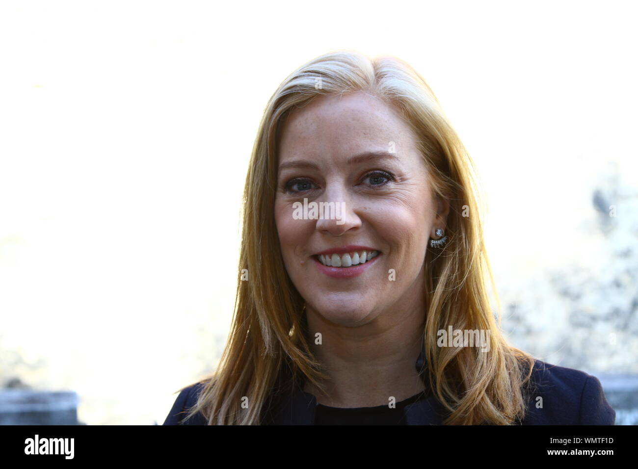 SARAH-JANE MEE AU COLLEGE GREEN, WESTMINSTER, LONDRES, ROYAUME-UNI, LE 5 SEPTEMBRE 2019. SKY NEWS. PRÉSENTATEUR DE SKY NEWS. PRÉSENTATEUR SKY NEWS. RADIODIFFUSEURS. JOURNALISTES. JOURNALISTES BRITANNIQUES. PROGRAMME SUNRISE. SKY TELEVISION. Sarah Jane Mee. Banque D'Images