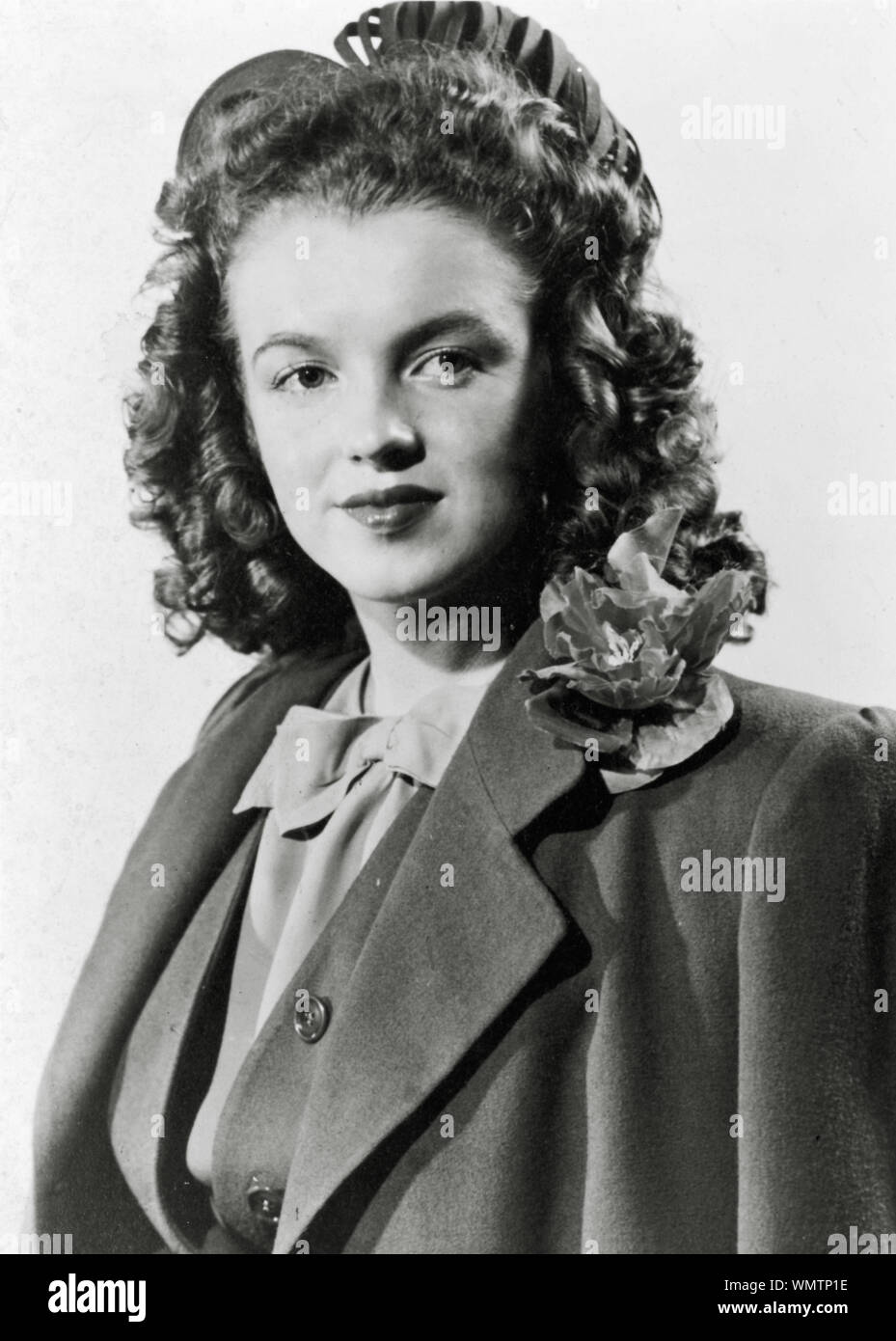 Norma Jeane Mortenson (alias Marilyn Monroe) en tant qu'adolescent, vers 1941 Référence de dossier 33848-566THA Banque D'Images