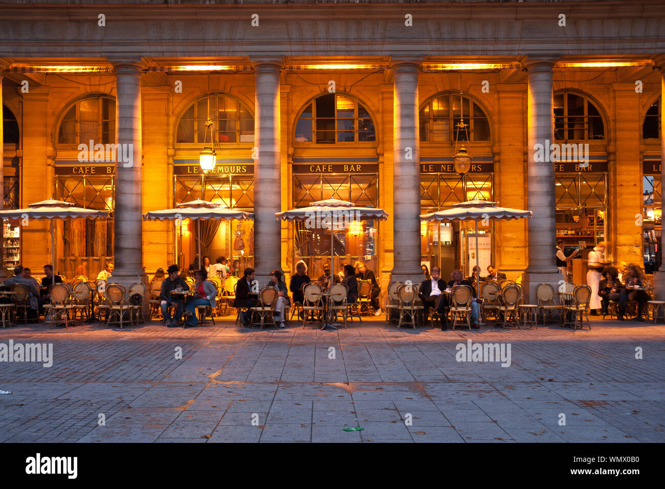 Paris, Palais Royal, Café Le Nemours Banque D'Images