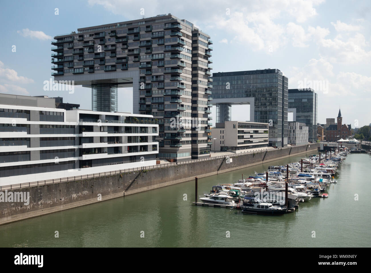 Les immeubles de bureaux et maisons de grue Rheinauhafen, Cologne, Allemagne. Banque D'Images