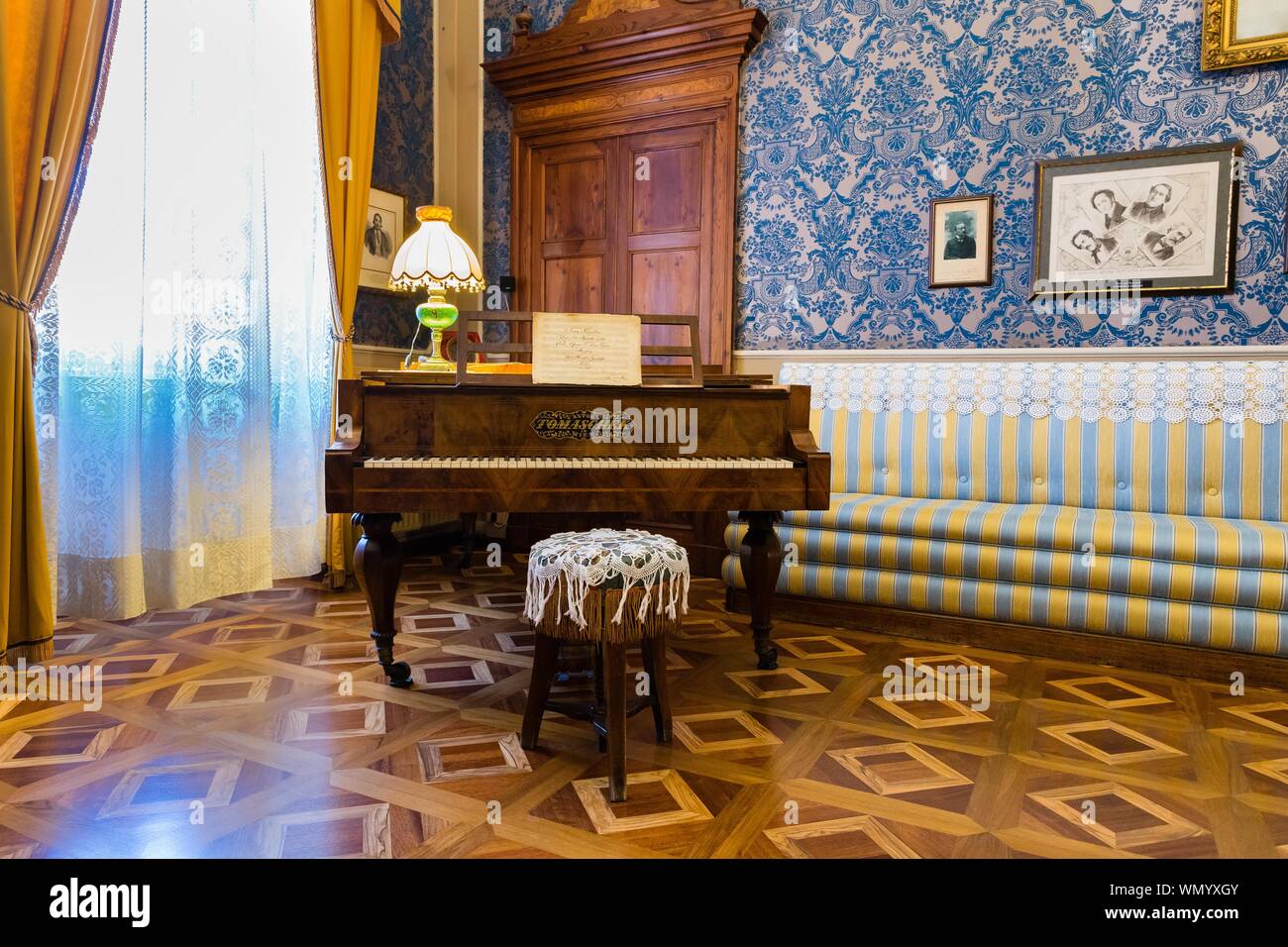 Tomaschek grand piano dans le salon de coiffure, la Casa Barezzi Verdi, musée, Busseto, Province de Parme, Emilie-Romagne, Italie Banque D'Images