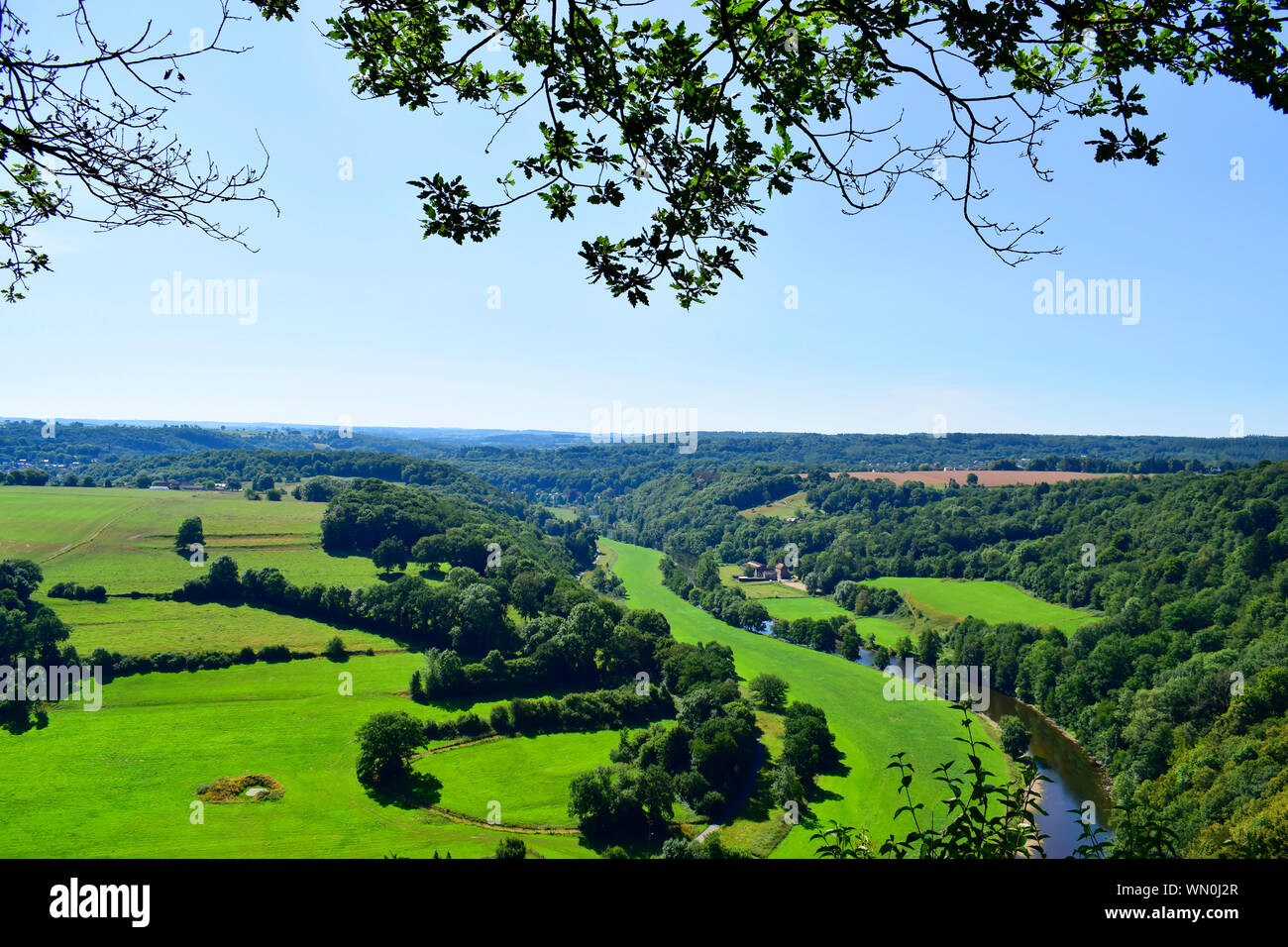 Beau point de vue de "la Roche aux Faucons naturel" de sunshine day à l'été ou la saison du printemps à Esneux, Liège, Belgique. Banque D'Images
