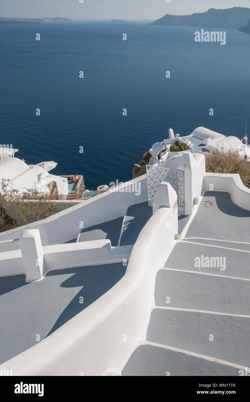 Escalier blanchis à Santorin, Grèce Banque D'Images