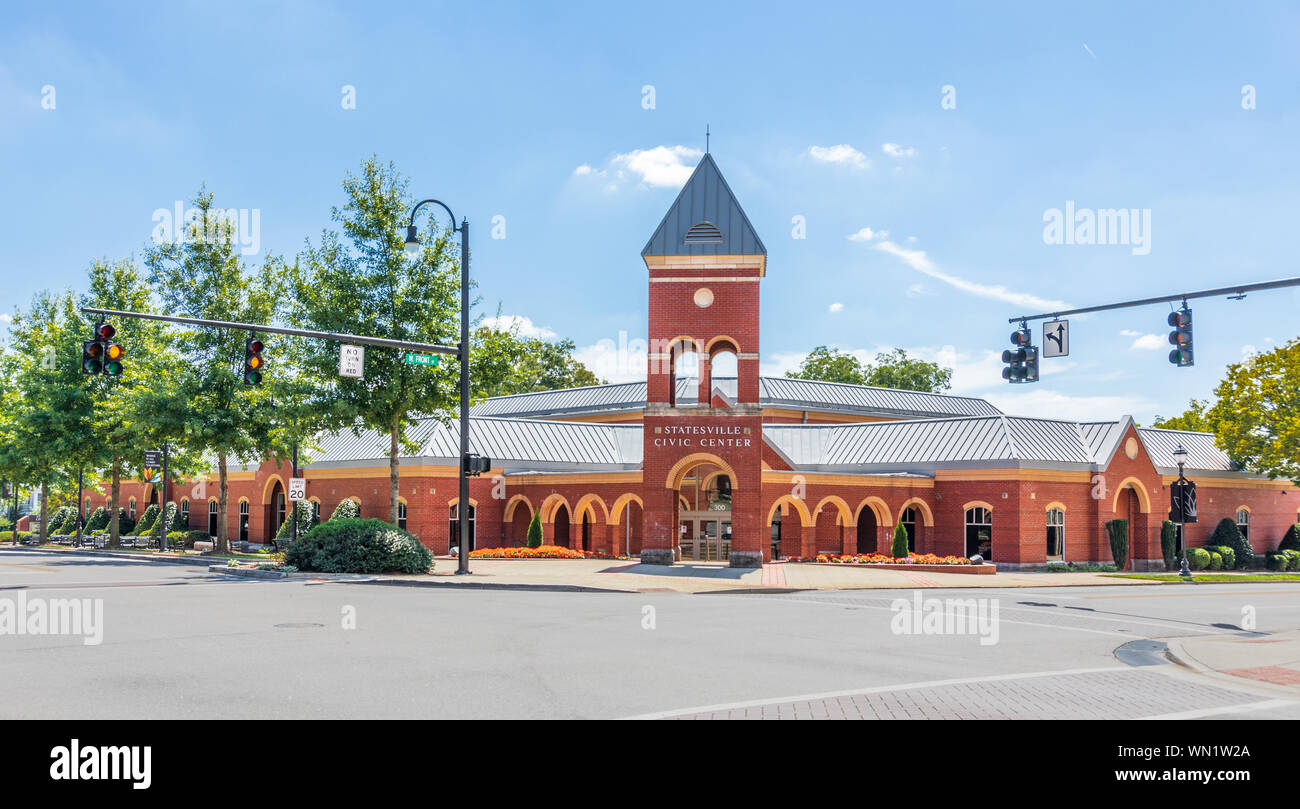 STATESVILLE, NC, USA-1 septembre 2019 : l'Statesville Civic Centre bulding extérieur. Banque D'Images