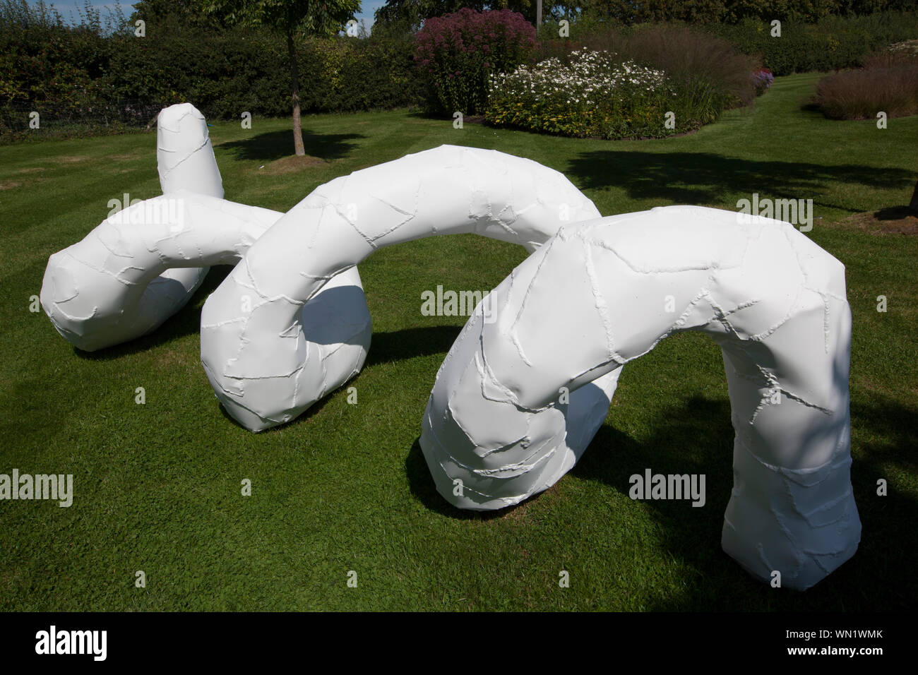 Franz West - Garage 2003 Coated et peint en aluminium. Banque D'Images