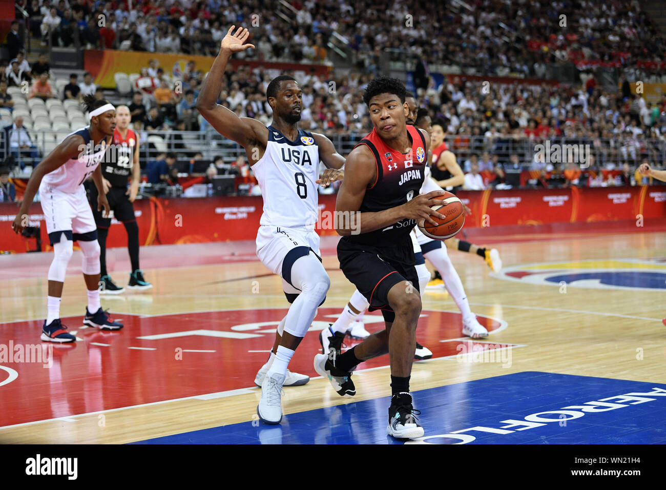 Shanghai, Chine. Credit : MATSUO. 12Th Mar, 2019. (L-R) Harrison Barnes (USA), Rui Hachimura (JPN) Basket-ball : Coupe du Monde de Basket-ball FIBA Chine 2019 Groupe E match entre United States 98-45 Japon à Shanghai Oriental Sports Center à Shanghai, Chine. Credit : MATSUO .K/AFLO SPORT/Alamy Live News Banque D'Images