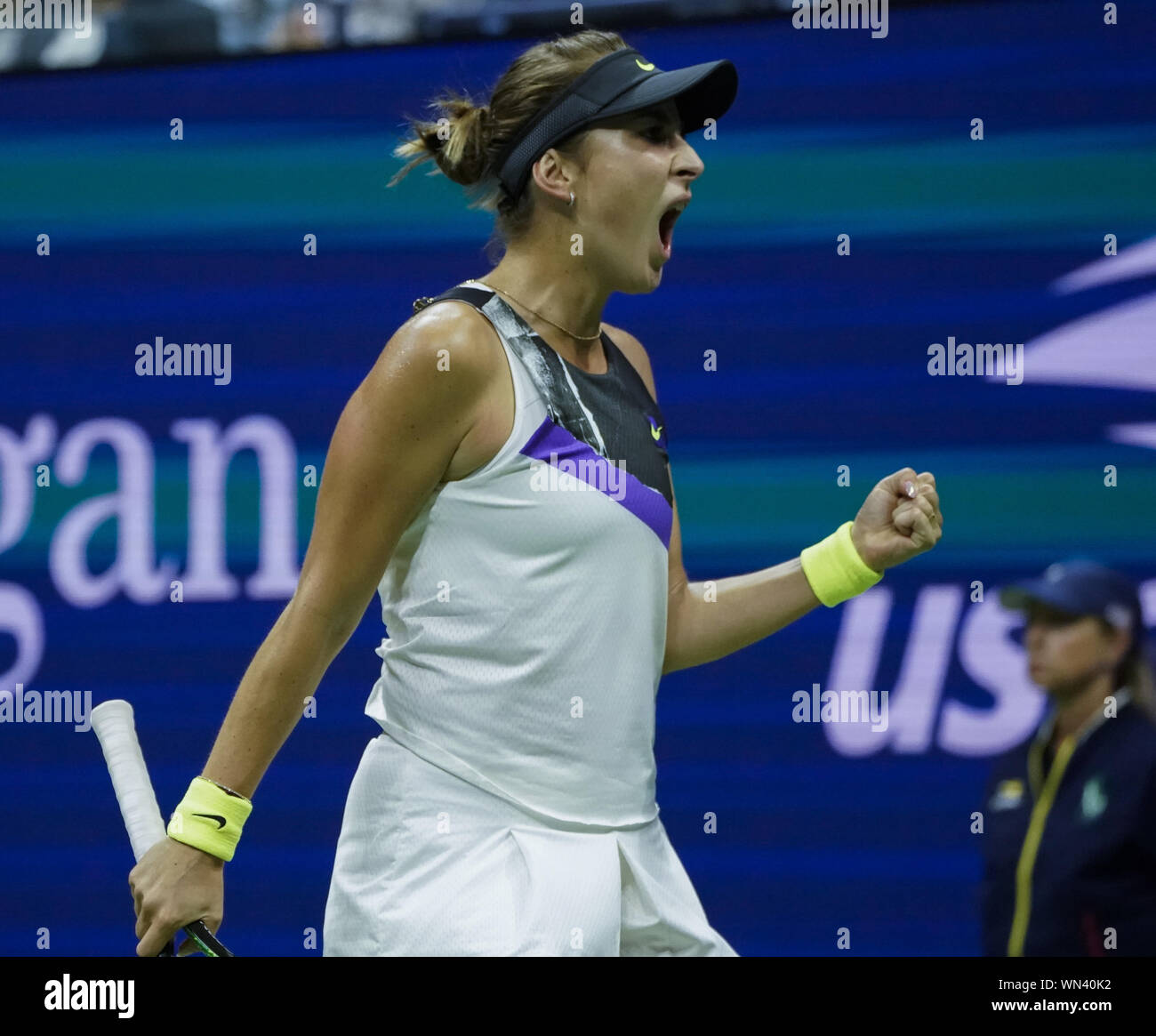 New York, USA . 05 Sep, 2019. Belinda Bencic, de la Suisse, réagit après avoir marqué un point contre Bianca Andreescu, du Canada, dans leur demi-finale de l'Arthur Ashe Stadium en match à l'US Open 2019 Tennis Championships à l'USTA Billie Jean King National Tennis Center le Jeudi, Septembre 5, 2019 à New York. Photo par Ray Stubblebine/UPI UPI : Crédit/Alamy Live News Banque D'Images