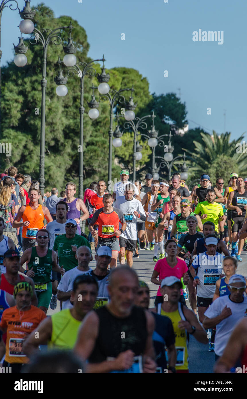 Les coureurs participant au marathon de Valence le 16 novembre 2014. Espagne Banque D'Images