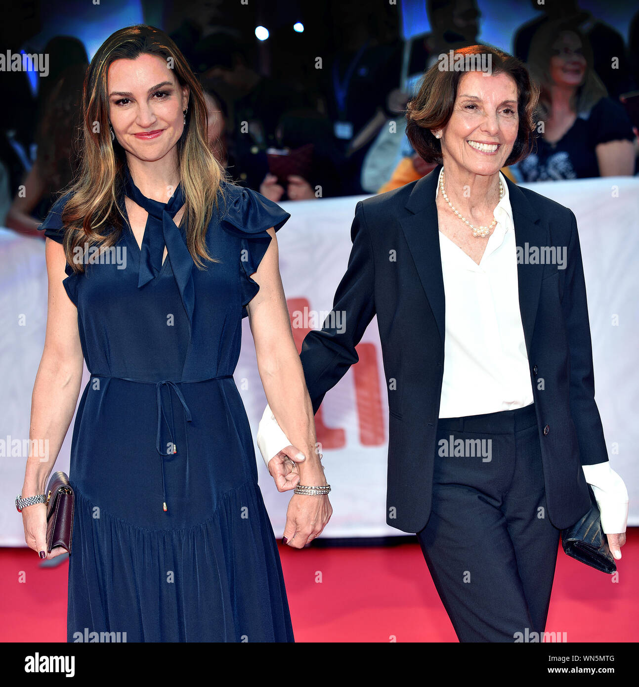 Toronto, Canada. 05 Sep, 2019. Dominique et Delphine Robertson (L), fille de musicien Robbie Robertson, arriver à la première mondiale de 'Une fois étaient frères', au Roy Thomson Hall le soir d'ouverture du Festival International du Film de Toronto à Toronto, Canada le 5 septembre 2019. Photo de Chris Chew/UPI UPI : Crédit/Alamy Live News Banque D'Images