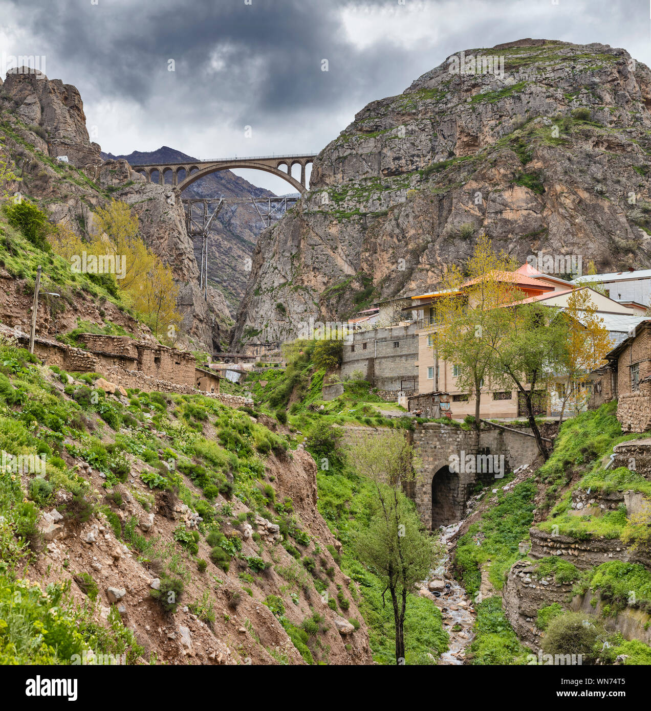 Veresk Pont, Chemin de fer, Savadkuh County, province de Mazandaran, Iran Banque D'Images