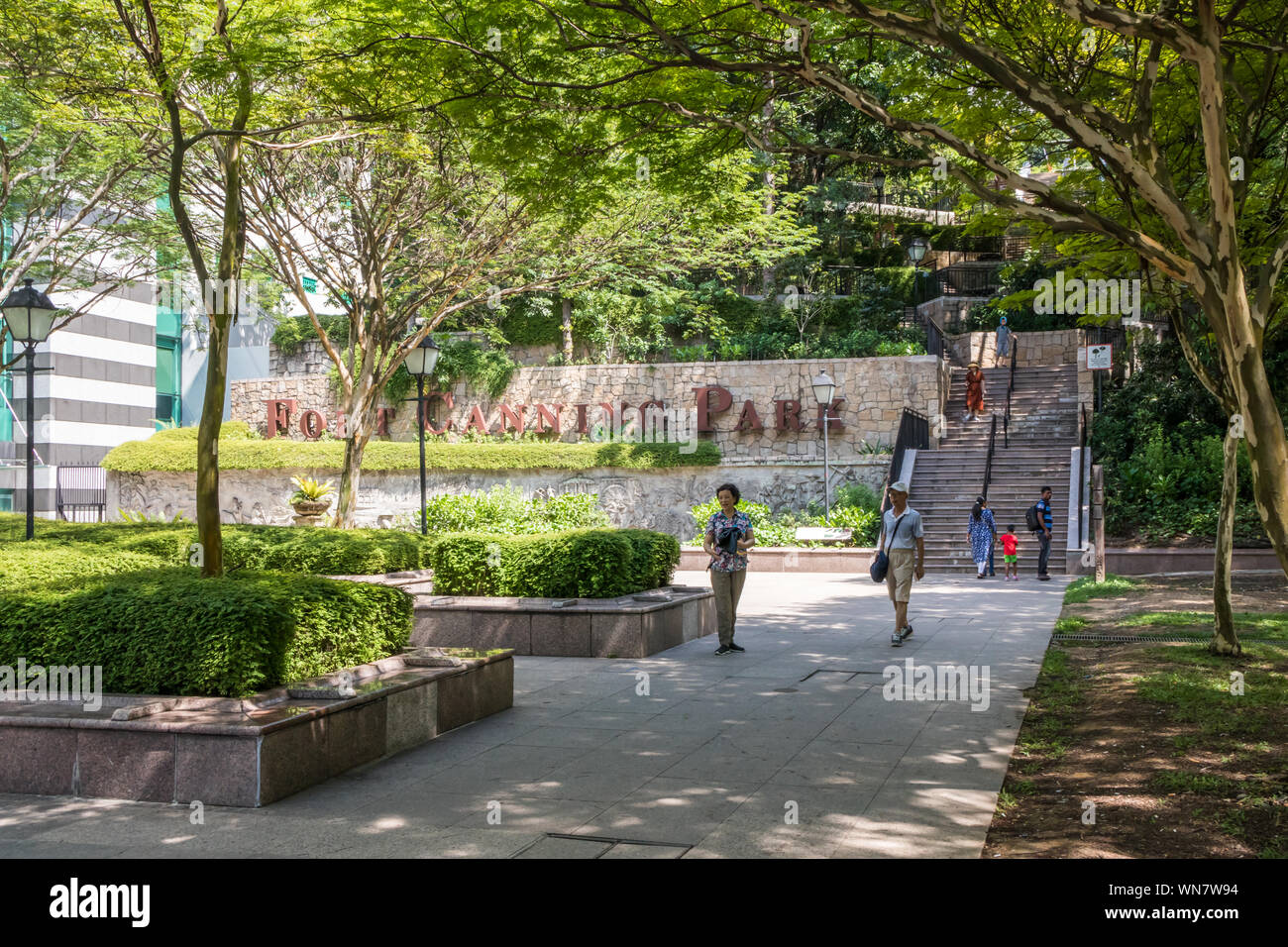 Singapour - 8 juillet 2019 : les étapes menant à Fort Canning Park. Le parc est sur le site de l'anciennement nommée Gouvernement Hill. Banque D'Images