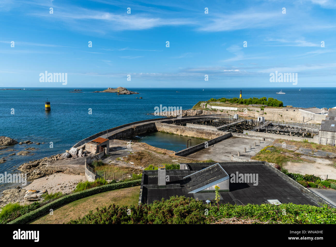 Roscoff, France - 31 juillet 2018 : l'industrie de l'écloserie de fruits de mer high angle view Banque D'Images