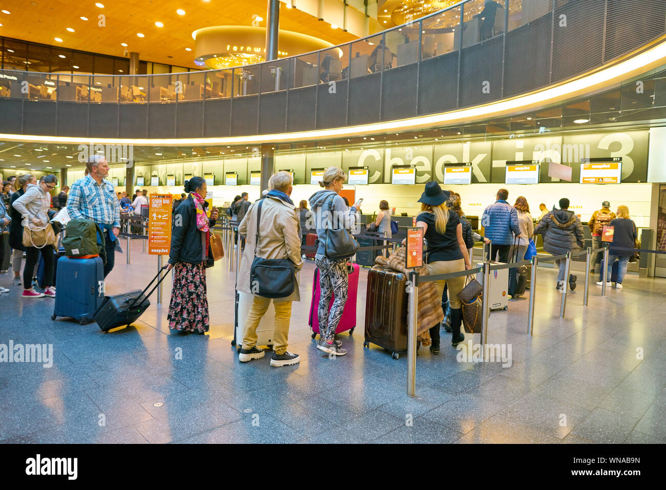 ZURICH, SUISSE - CIRCA Octobre 2018 : zone d'enregistrement dans l'Aéroport International de Zurich. Banque D'Images