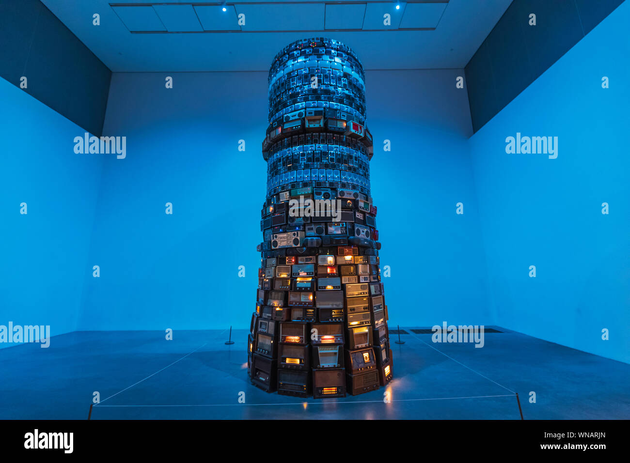 L'Angleterre, Londres, Southwark, Bankside, Tate Modern Art Gallery, analogique Sculpture de l'artiste conceptuel brésilien Cildo Meireles intitulé "Babel" en date du 2 Banque D'Images