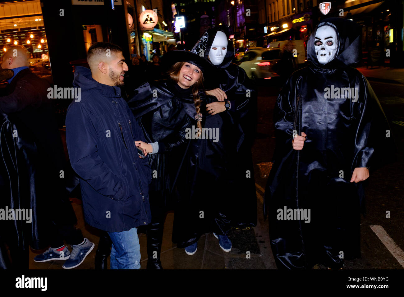 Les gens célébrant, Halloween, Old Compton Street, Londres, Grande-Bretagne. 31 Oct 2017 Banque D'Images