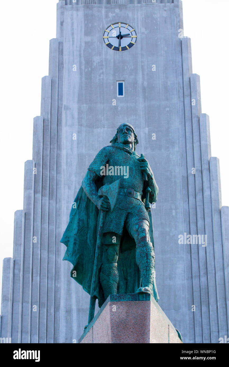 Statue de Leifur Eiriksson à Reykjavik Banque D'Images