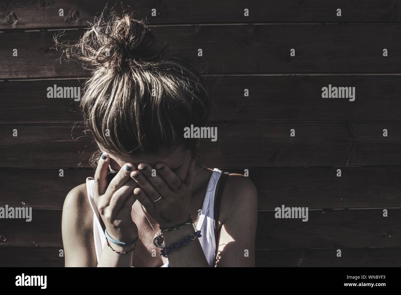 Visage Triste Femme Banque De Photographies Et D Images A Haute Resolution Alamy Visage Triste Femme Banque De Photographies Et D Images A Haute Resolution Alamy