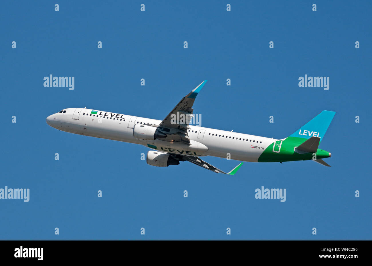 Airbus A321-200, niveau Gatwick Banque D'Images