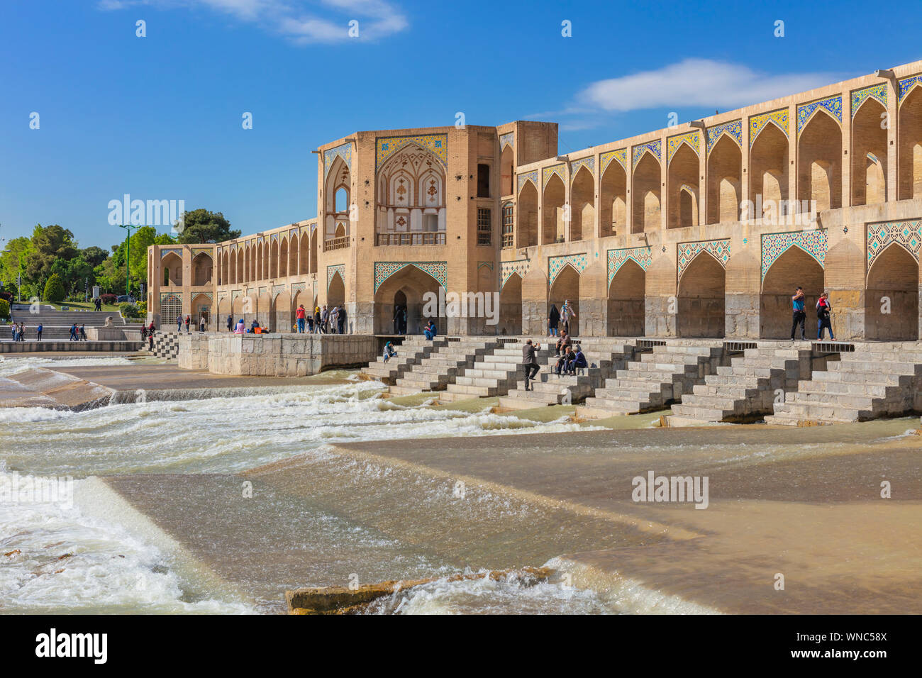 Pont Khaju, 17e siècle, la rivière Zayanderud, Ispahan, Isfahan, Iran Province Banque D'Images