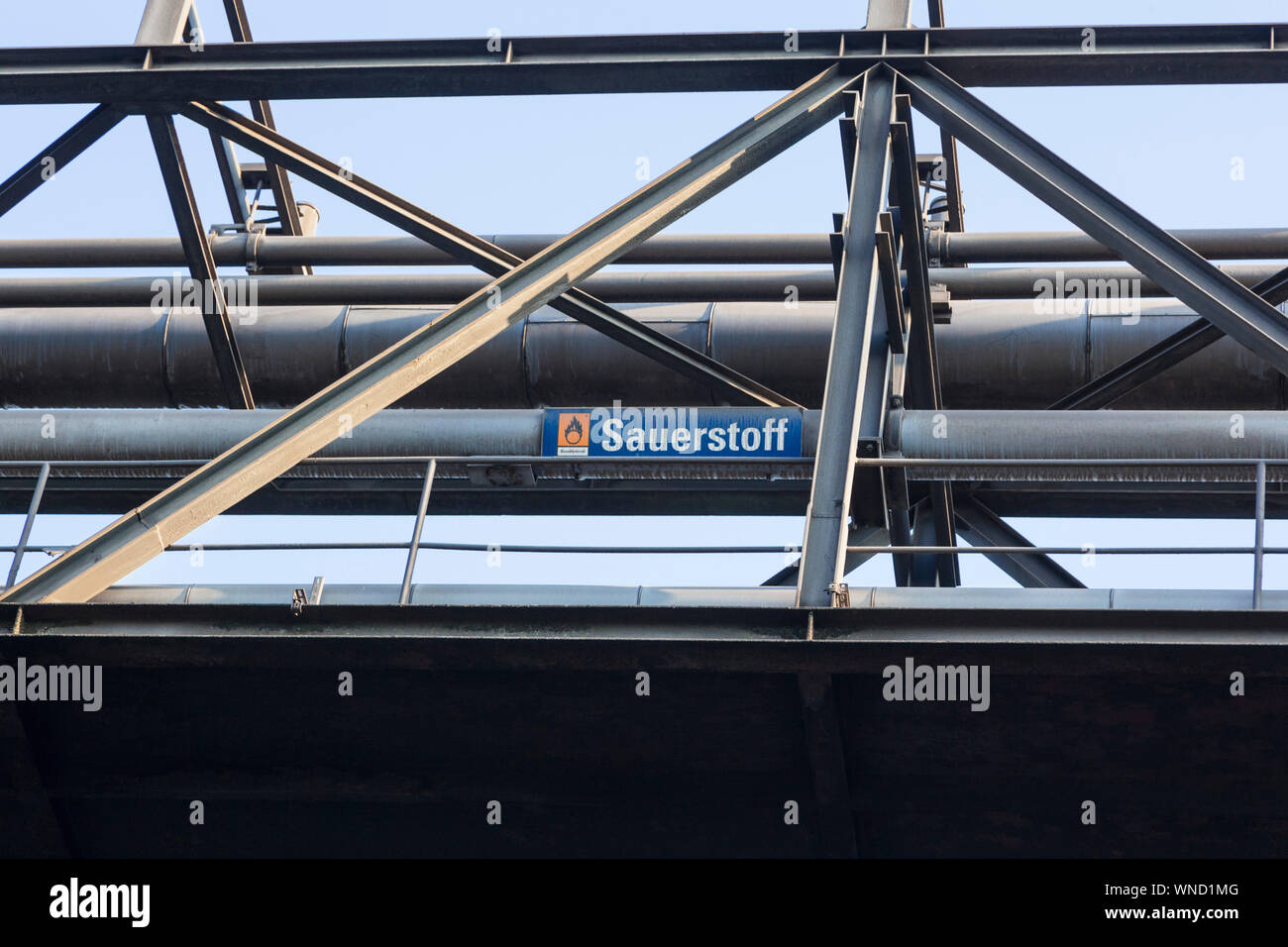 Les canalisations d'oxygène, locaux de l'usine de ThyssenKrupp AG à Duisbourg Bruckhausen Banque D'Images