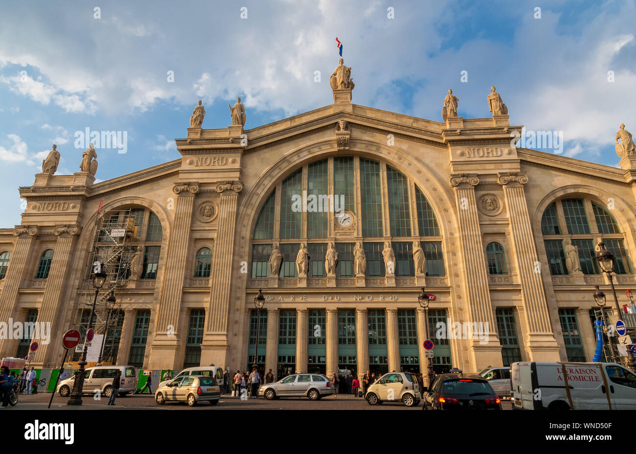 Vue avant de la célèbre gare du Nord à Paris, France. Officiellement, c'est le Paris-Nord la gare la plus achalandée en Europe par total... Banque D'Images