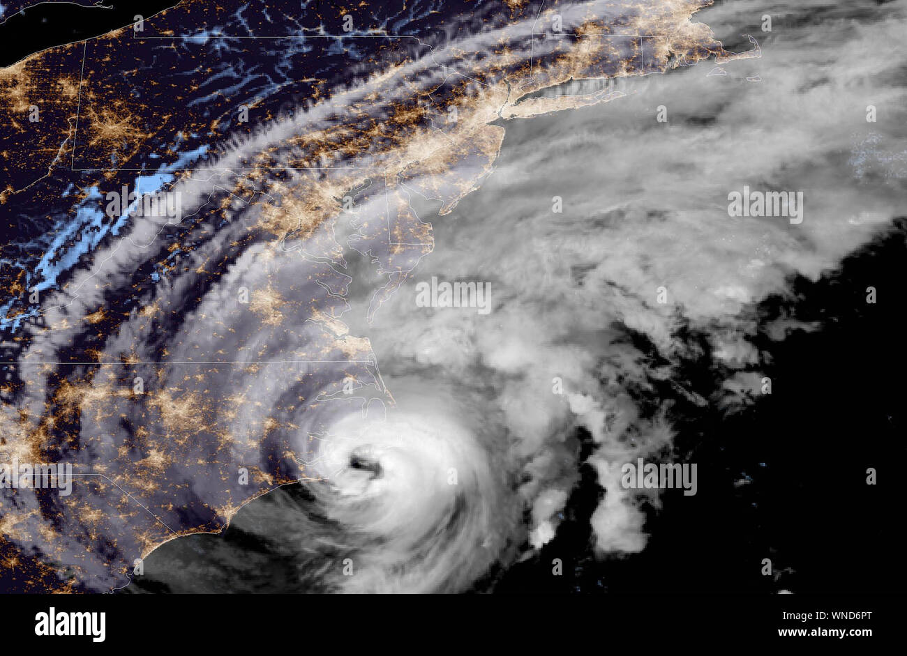 L'ouragan Dorian est capturé par la NOAA GOES-East satellite à 05:30 EDT le 6 septembre 2019, à environ 55 kilomètres au sud-est du cap Hatteras, en Caroline du Nord. Des vents soutenus sont près de 90 mph (150 km/h). Dorian devrait rester un puissant ouragan comme il se déplace à proximité ou le long de la côte de Caroline du Nord au cours des prochaines heures. Crédit : NASA/UPI UPI/Alamy Live News Banque D'Images