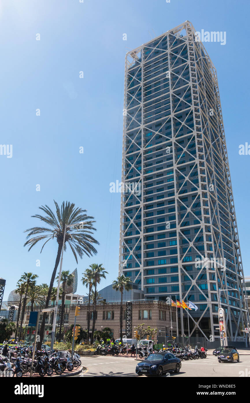 Barcelone, Espagne - 10 MAI 2019 : Le Twin Tower à Barcelone, Espagne. L'Hôtel Des Arts est un 44 étages, 483 chambres hôtel de luxe et sa jumelle, la Tour Mapfre, un Banque D'Images