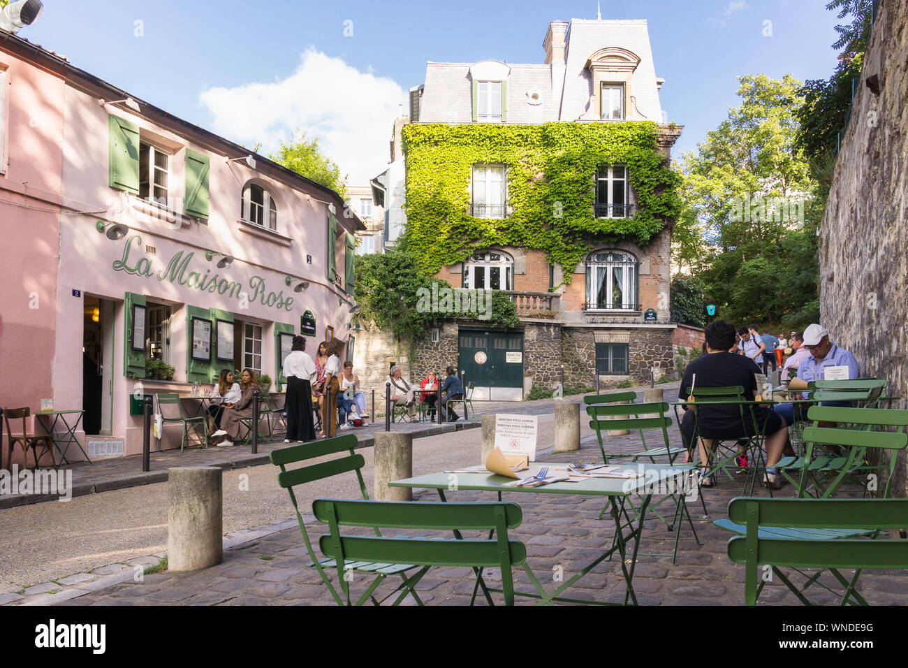 Rue Montmartre Paris - La Maison Rose restaurant dans le quartier Montmartre de Paris, France, Europe. Banque D'Images