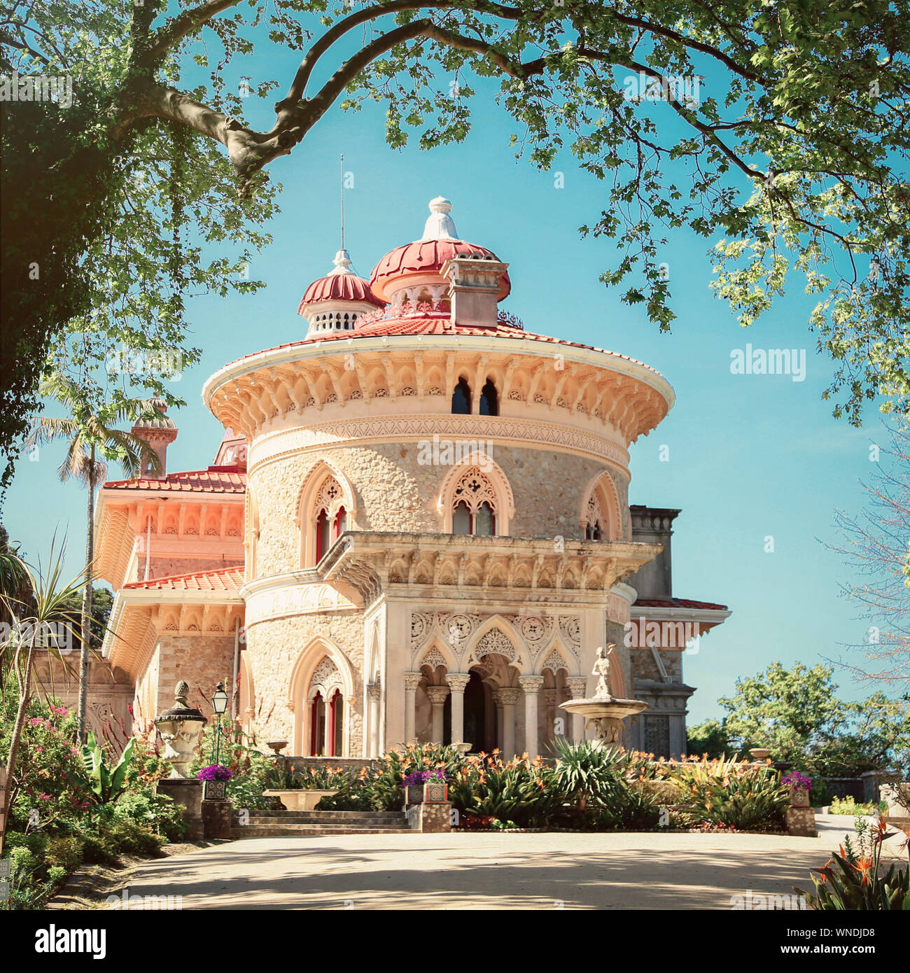 L'arabesque Palais Monseratte sur une colline près de la ville de Sintra, Lisbonne, Portugal Banque D'Images