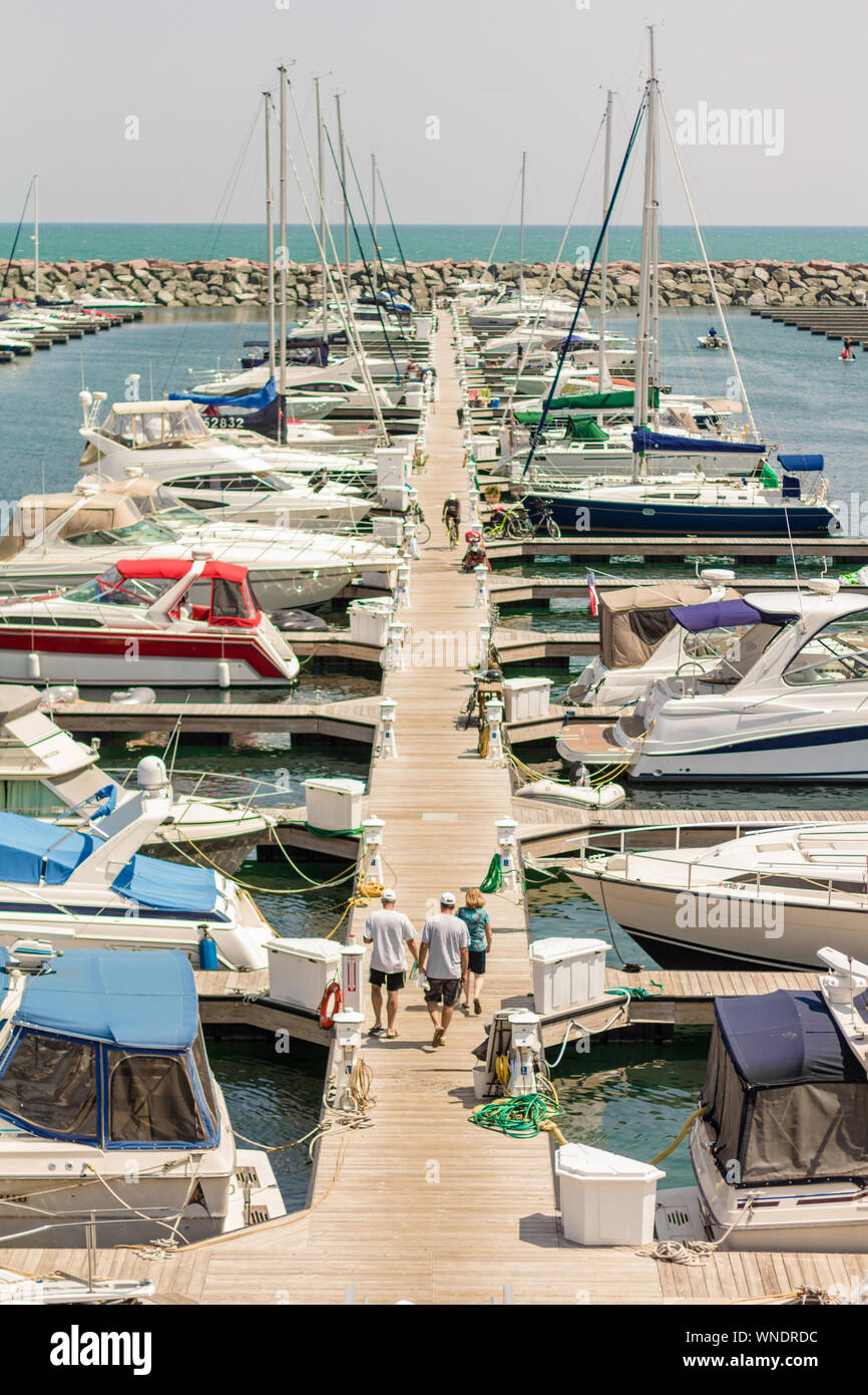 Bateaux amarrés dans le port de la 31st Street à Chicago, Illinois, à l'été Banque D'Images